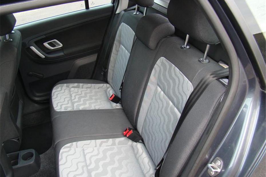 Grå Skoda Fabia fra 2008
