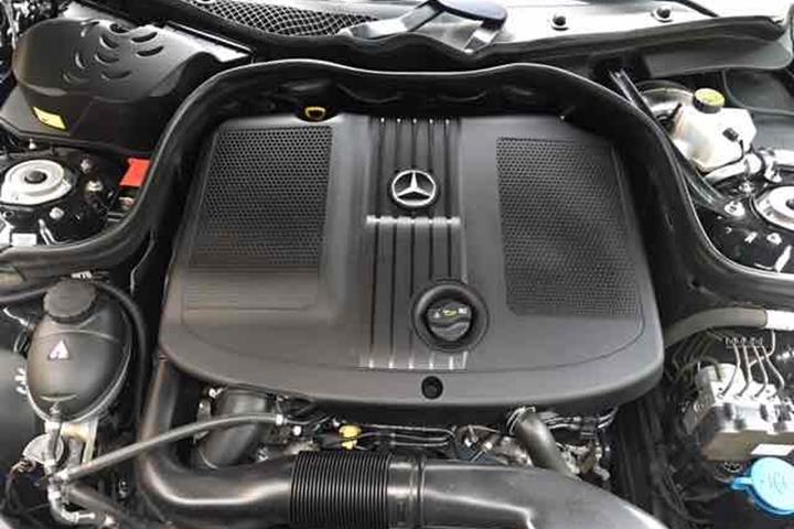 Sort Mercedes E250 fra 2014