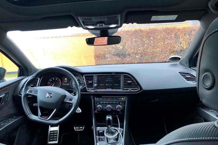 Blå Seat Leon fra 2017