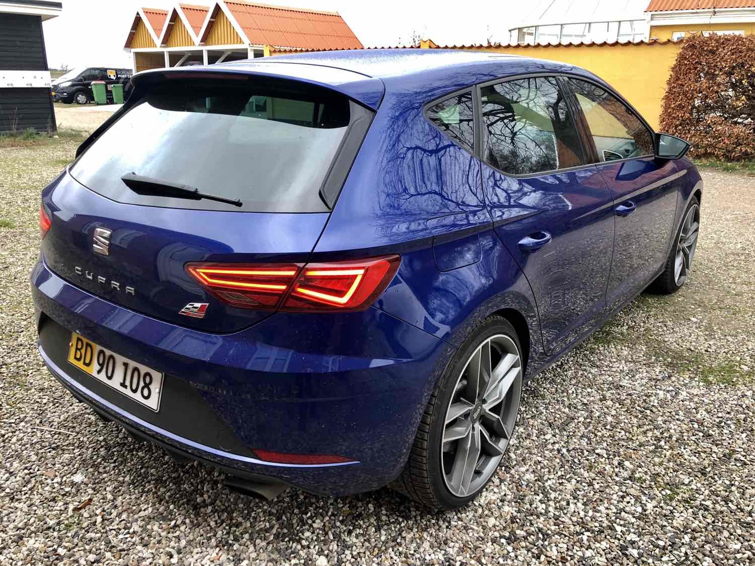Blå Seat Leon fra 2017