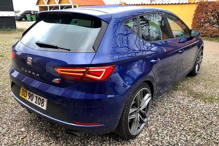 Blå Seat Leon fra 2017