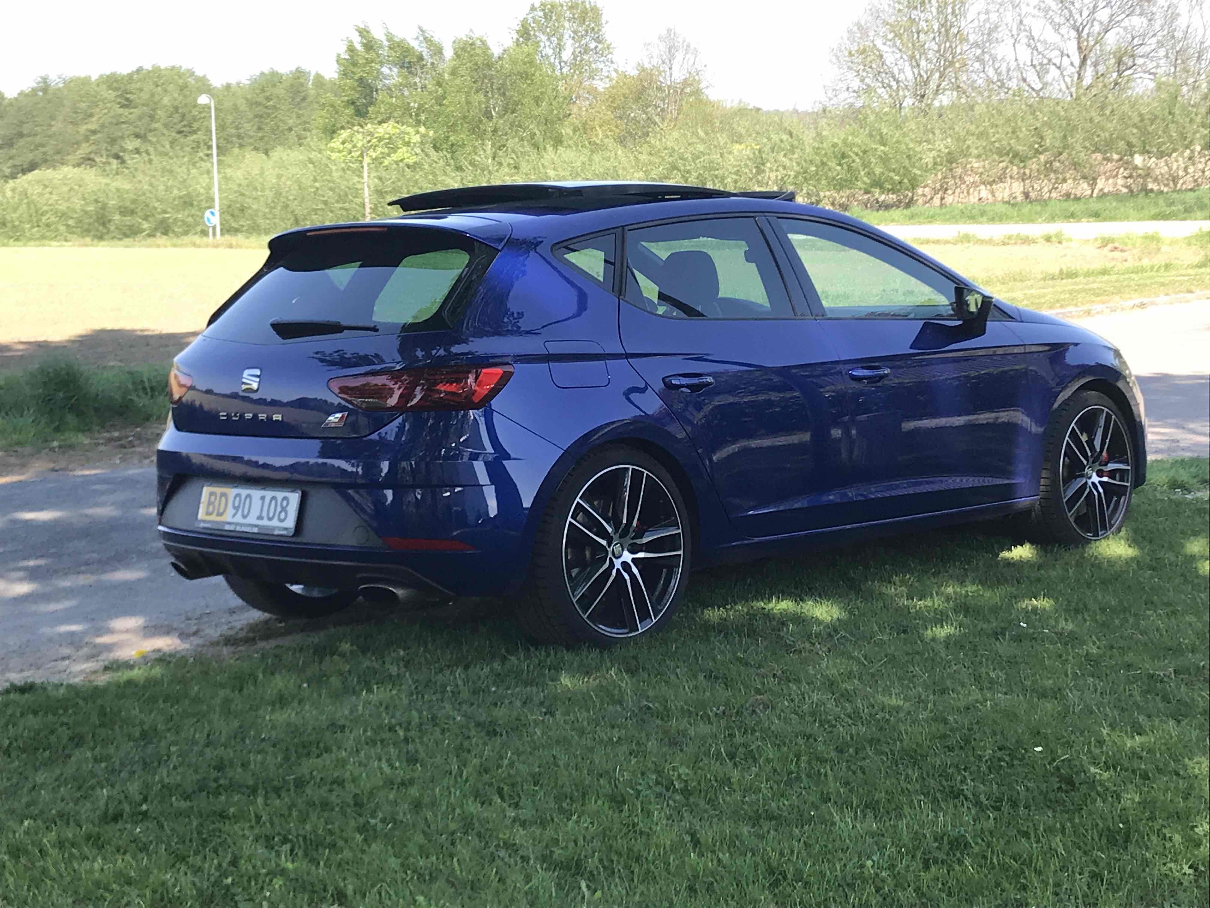 Blå Seat Leon fra 2017