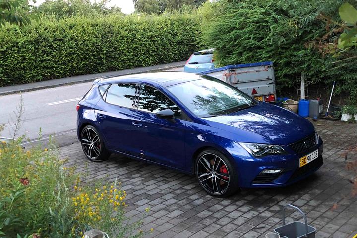 Blå Seat Leon fra 2017