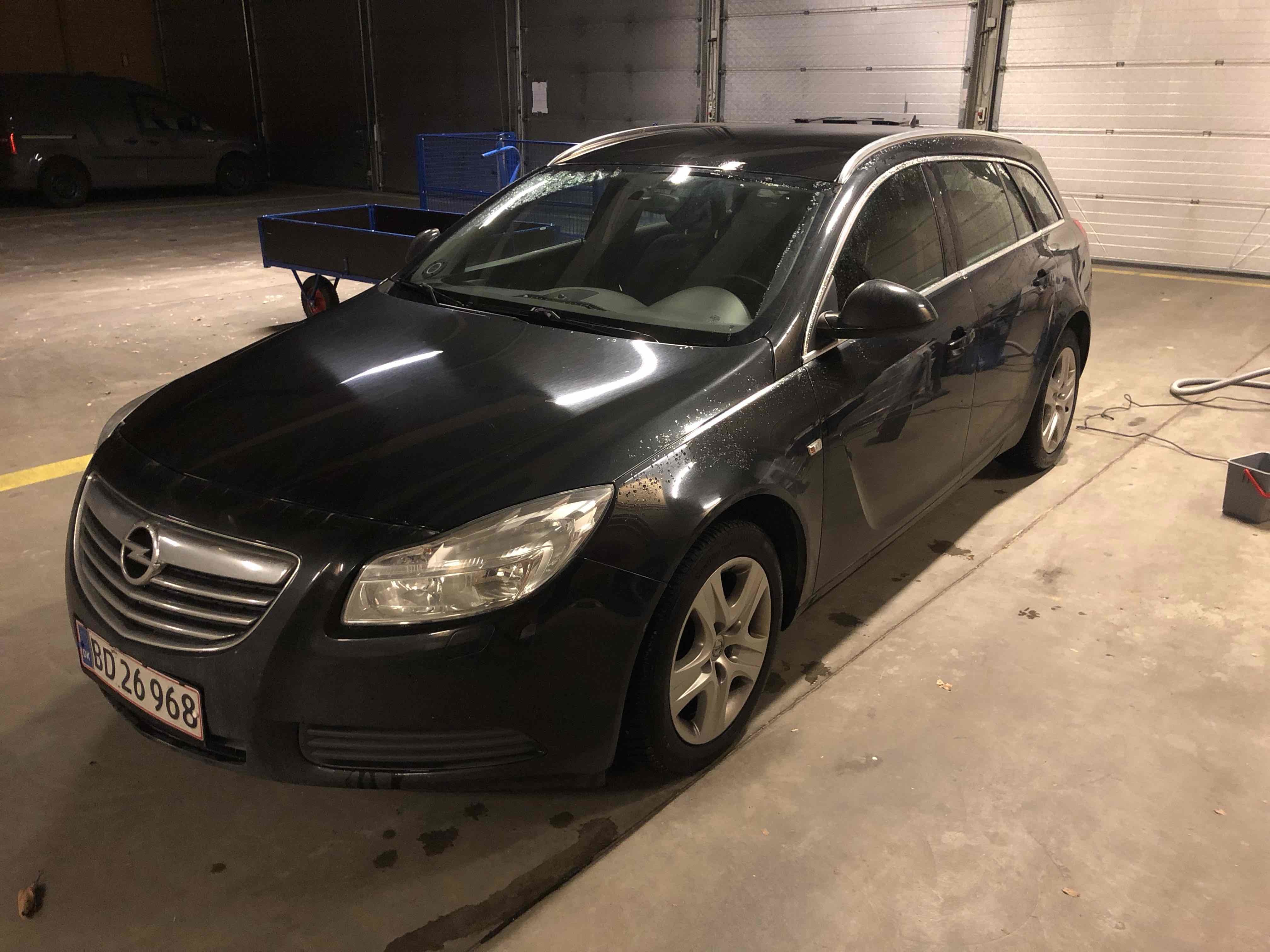 Sort Opel Insignia fra 2013