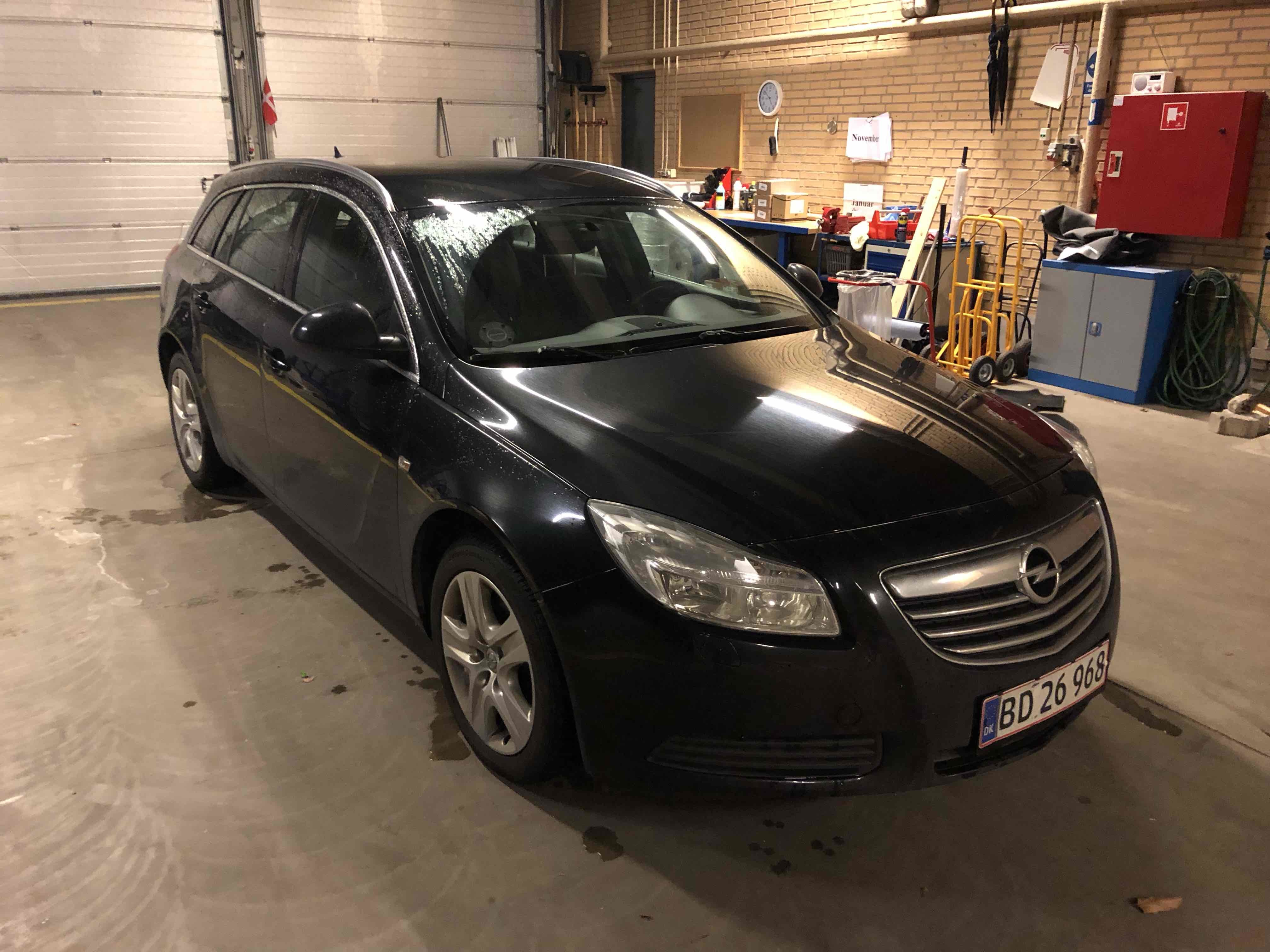 Sort Opel Insignia fra 2013