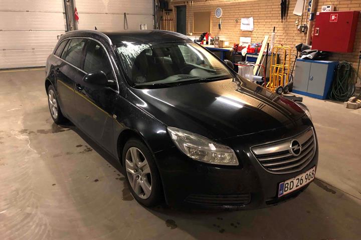 Sort Opel Insignia fra 2013