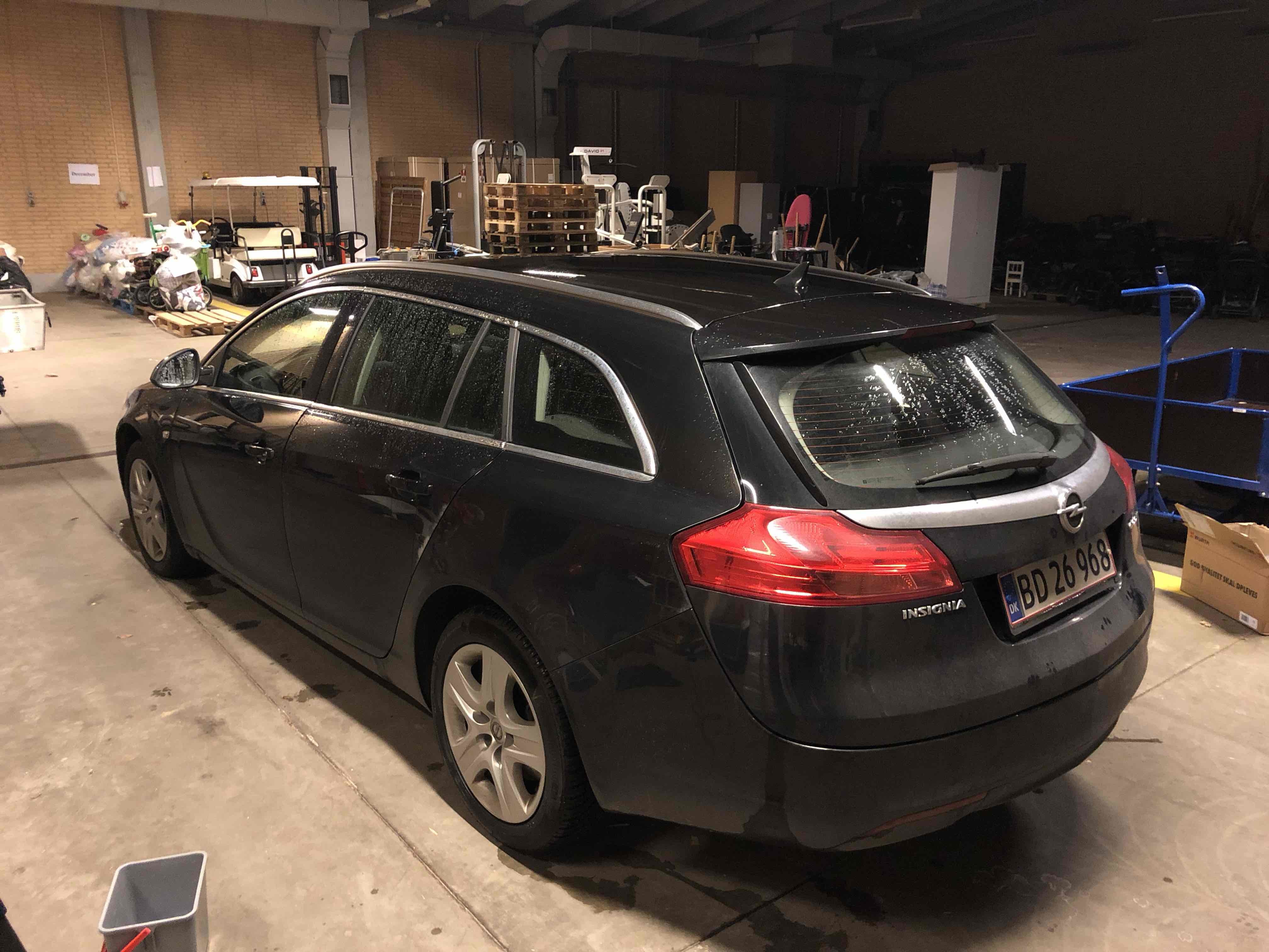 Sort Opel Insignia fra 2013