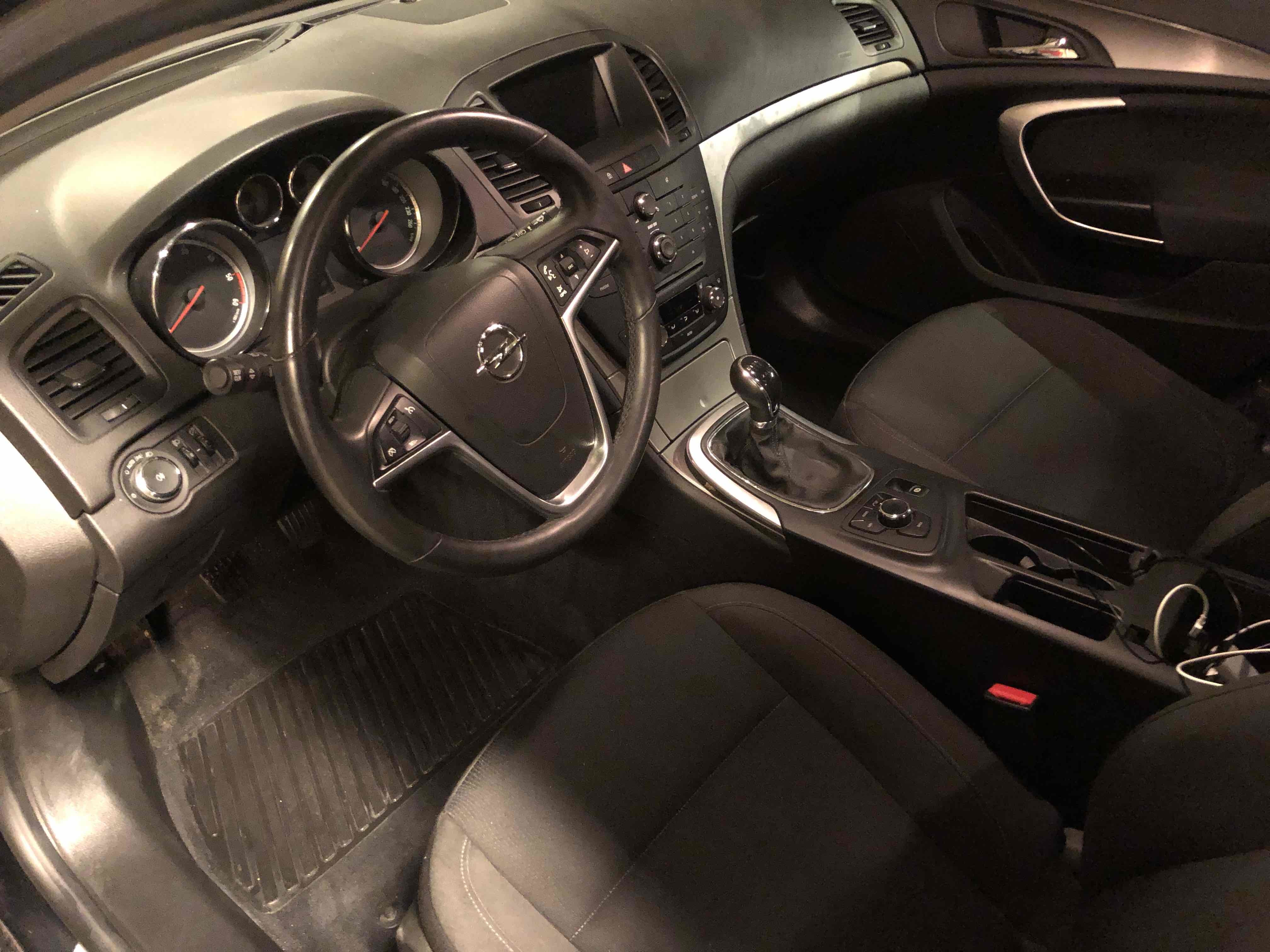 Sort Opel Insignia fra 2013