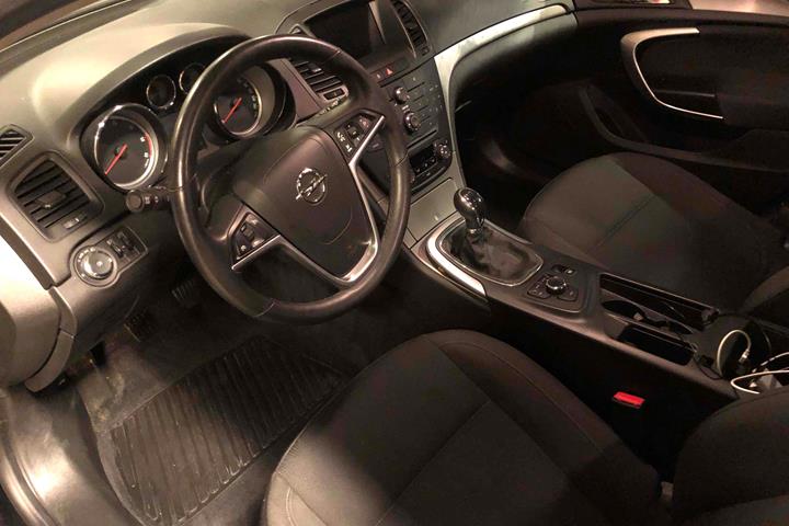 Sort Opel Insignia fra 2013