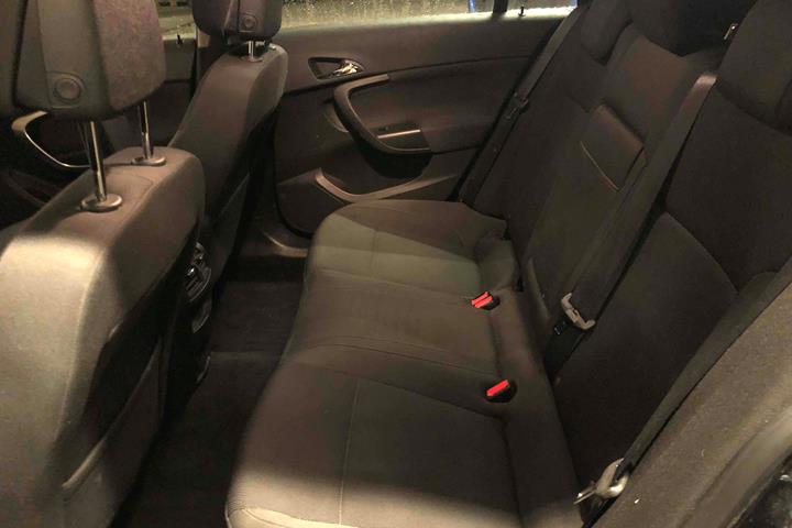 Sort Opel Insignia fra 2013