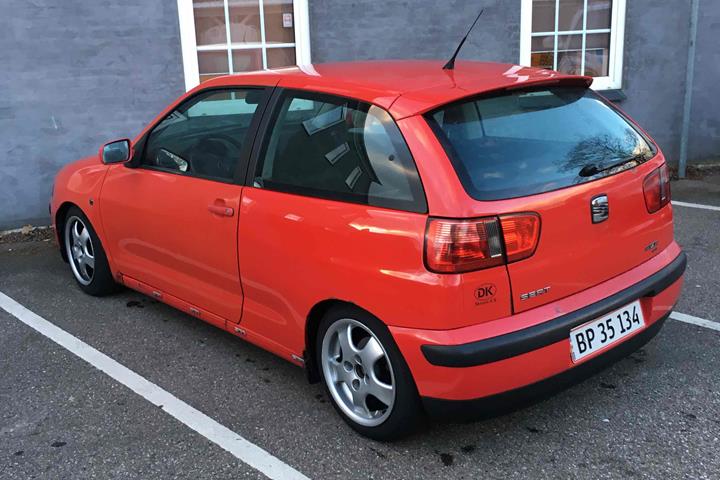 Rød Seat Ibiza fra 2001