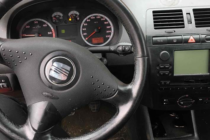 Rød Seat Ibiza fra 2001