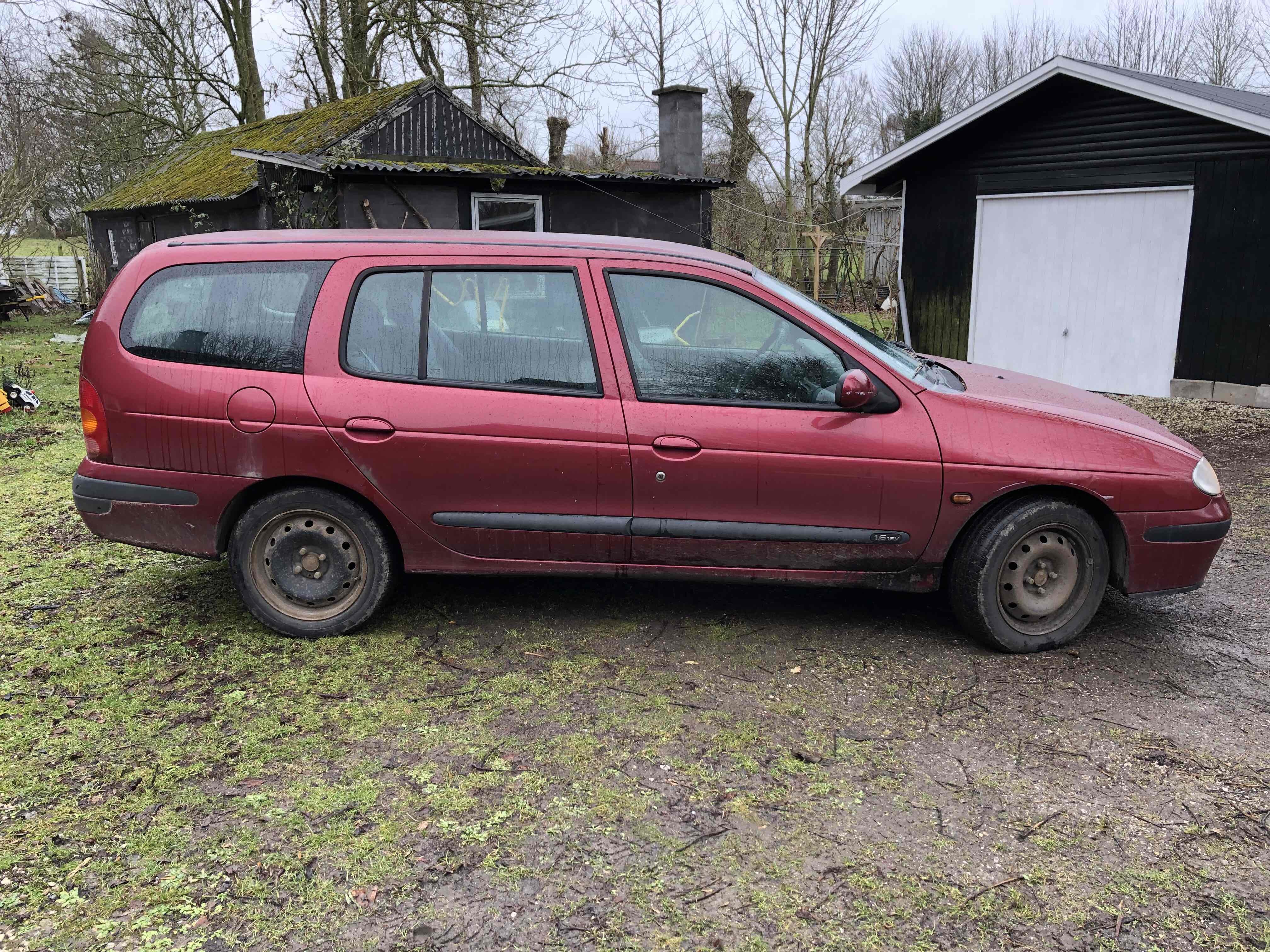 Rød Renault Mégane fra 2001
