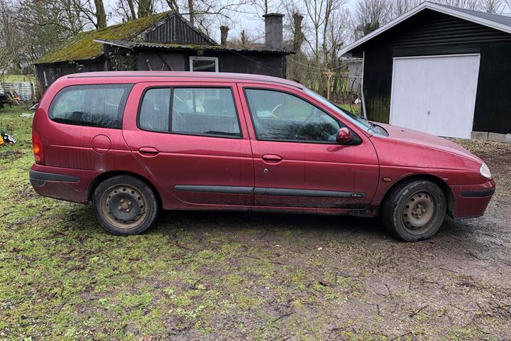 Rød Renault Mégane fra 2001