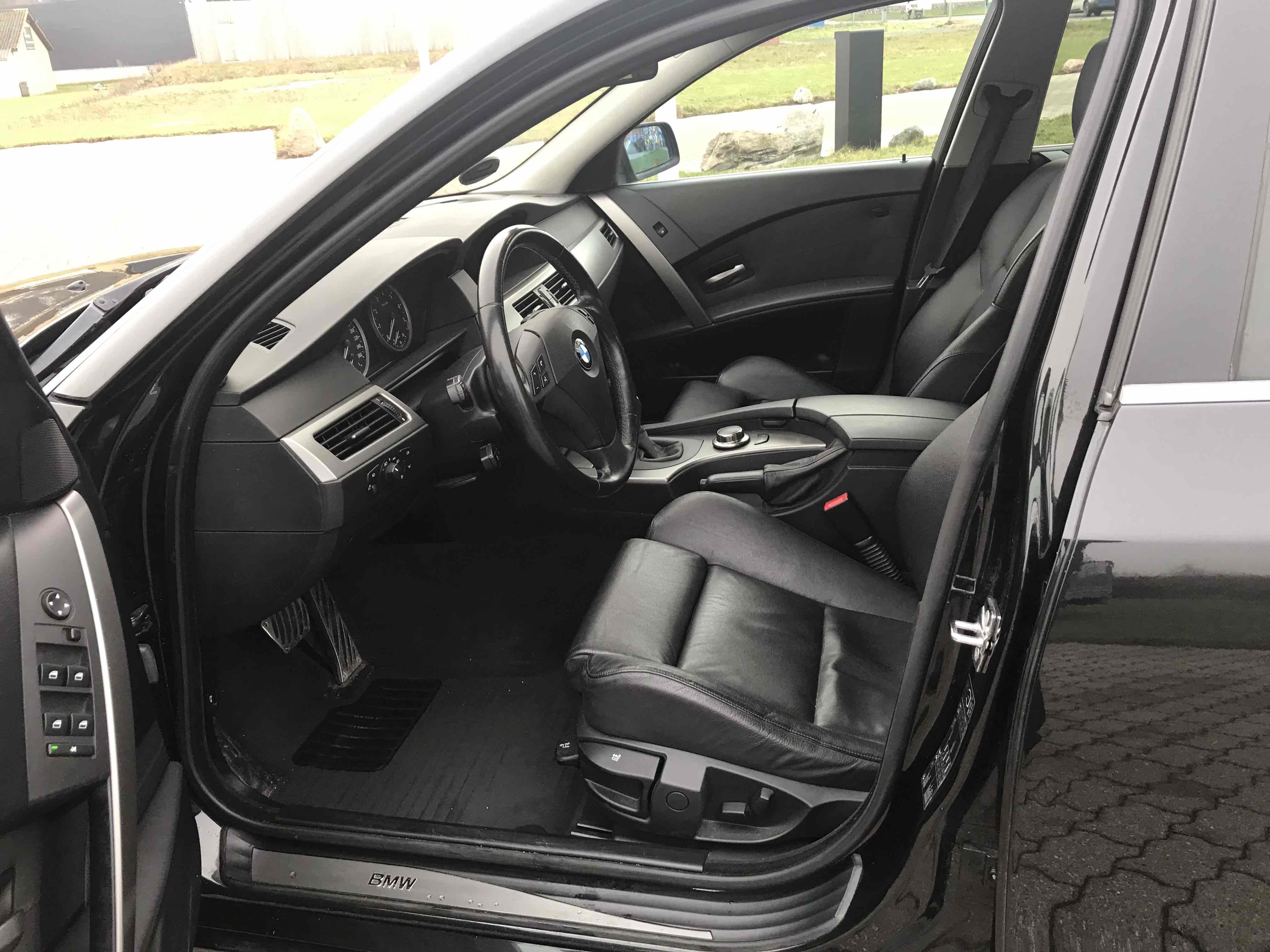 Sort BMW 525 fra 2007