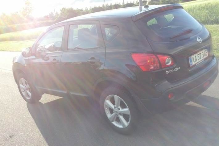 Sort Nissan Qashqai fra 2009