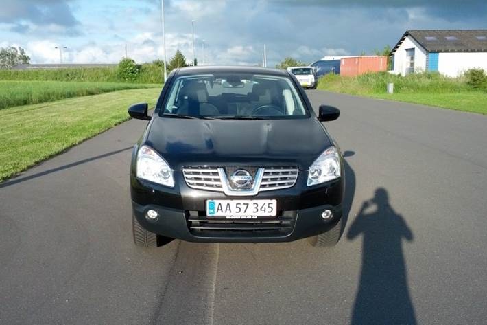 Sort Nissan Qashqai fra 2009