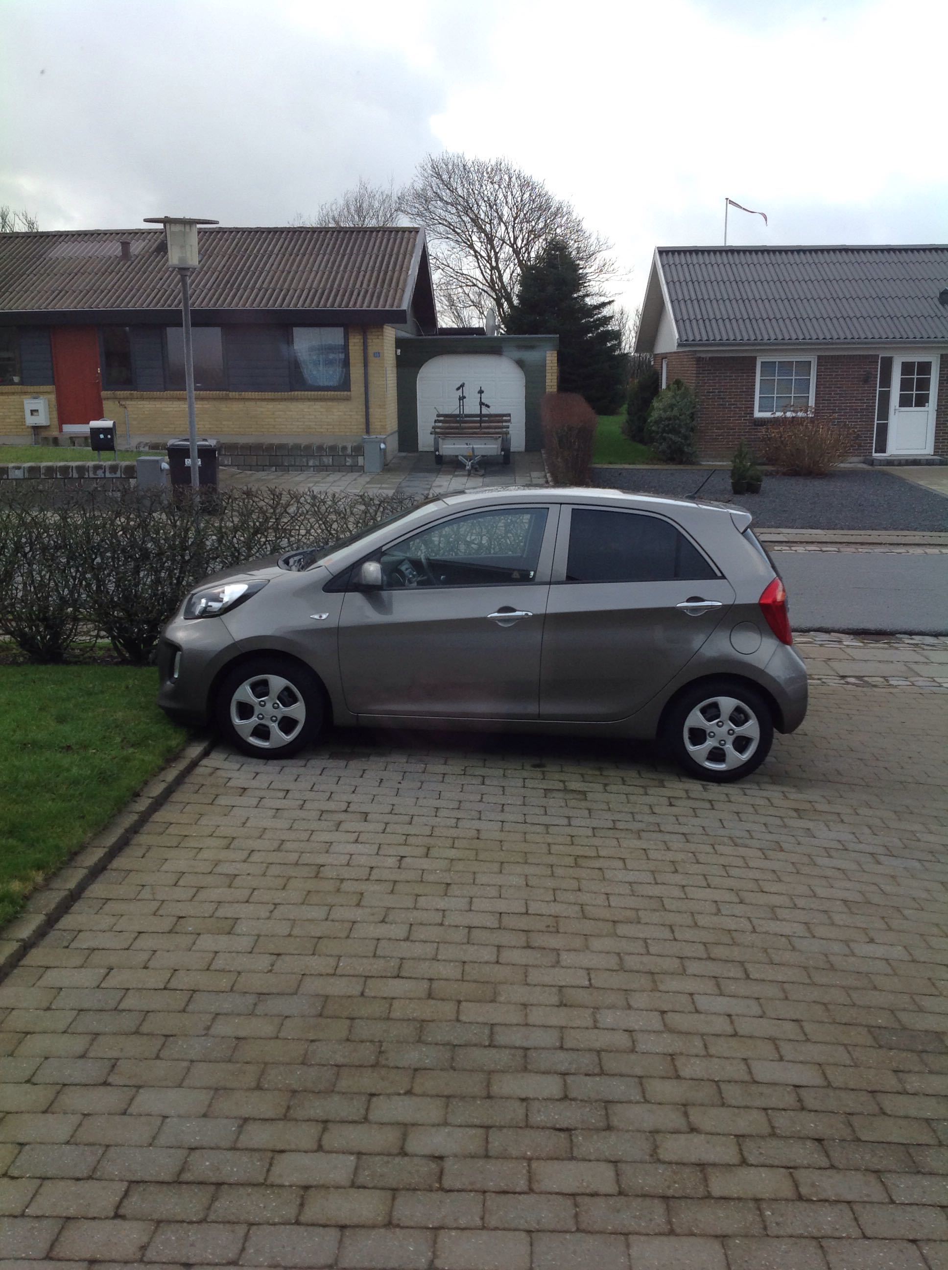 Grå Kia Picanto fra 2016