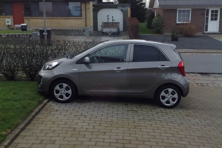 Grå Kia Picanto fra 2016