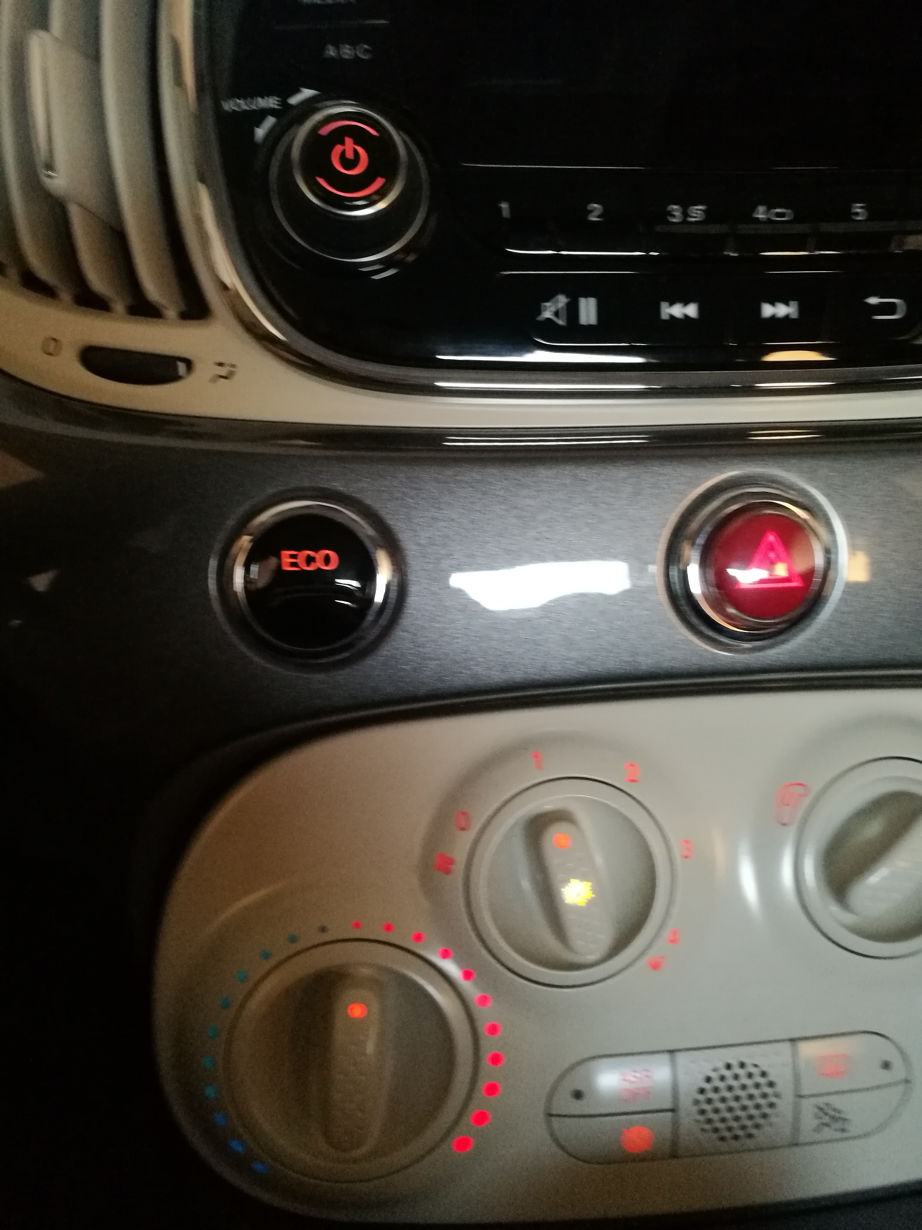 Grå Fiat 500 fra 2016