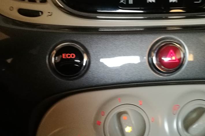 Grå Fiat 500 fra 2016