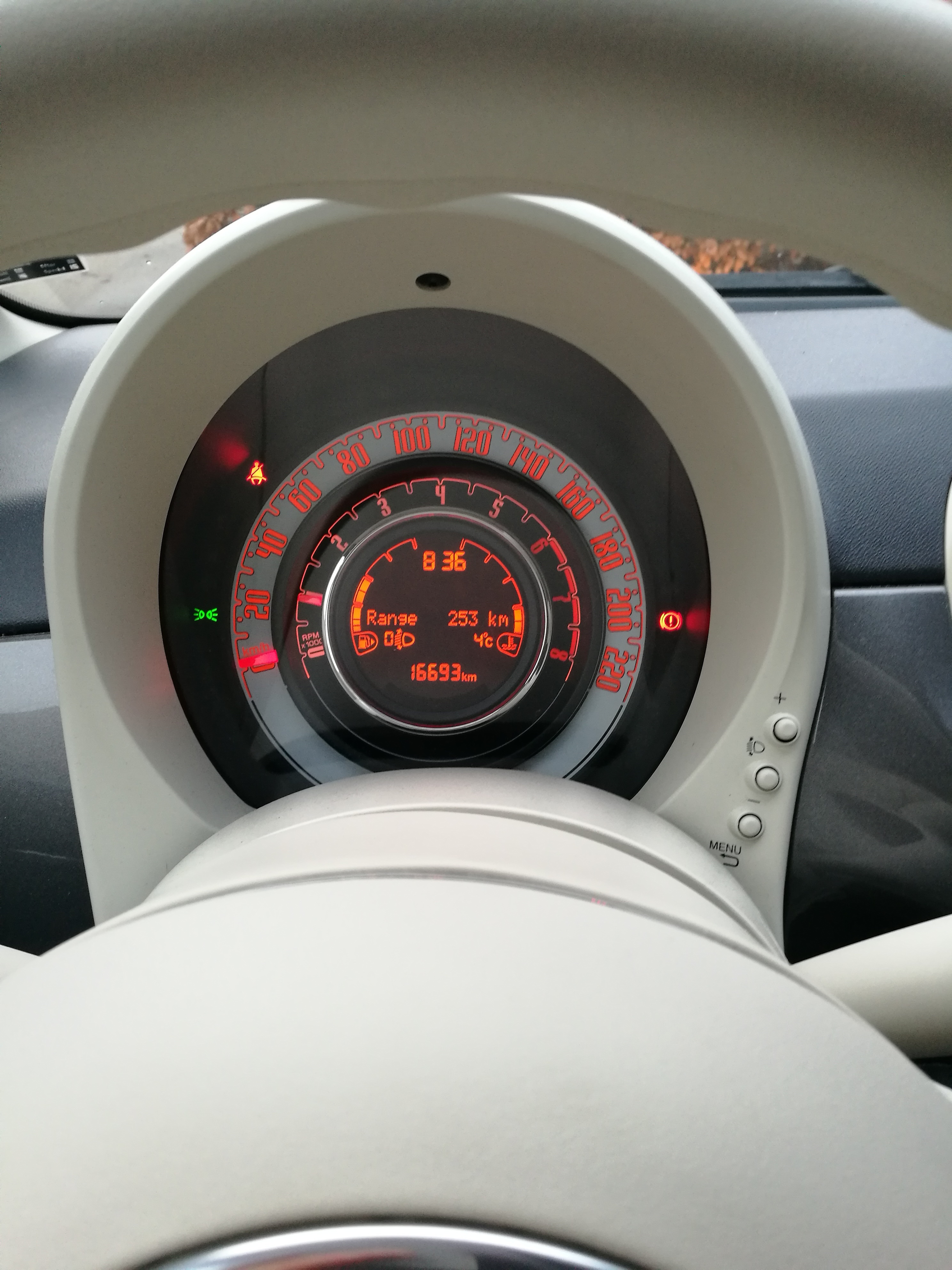 Grå Fiat 500 fra 2016