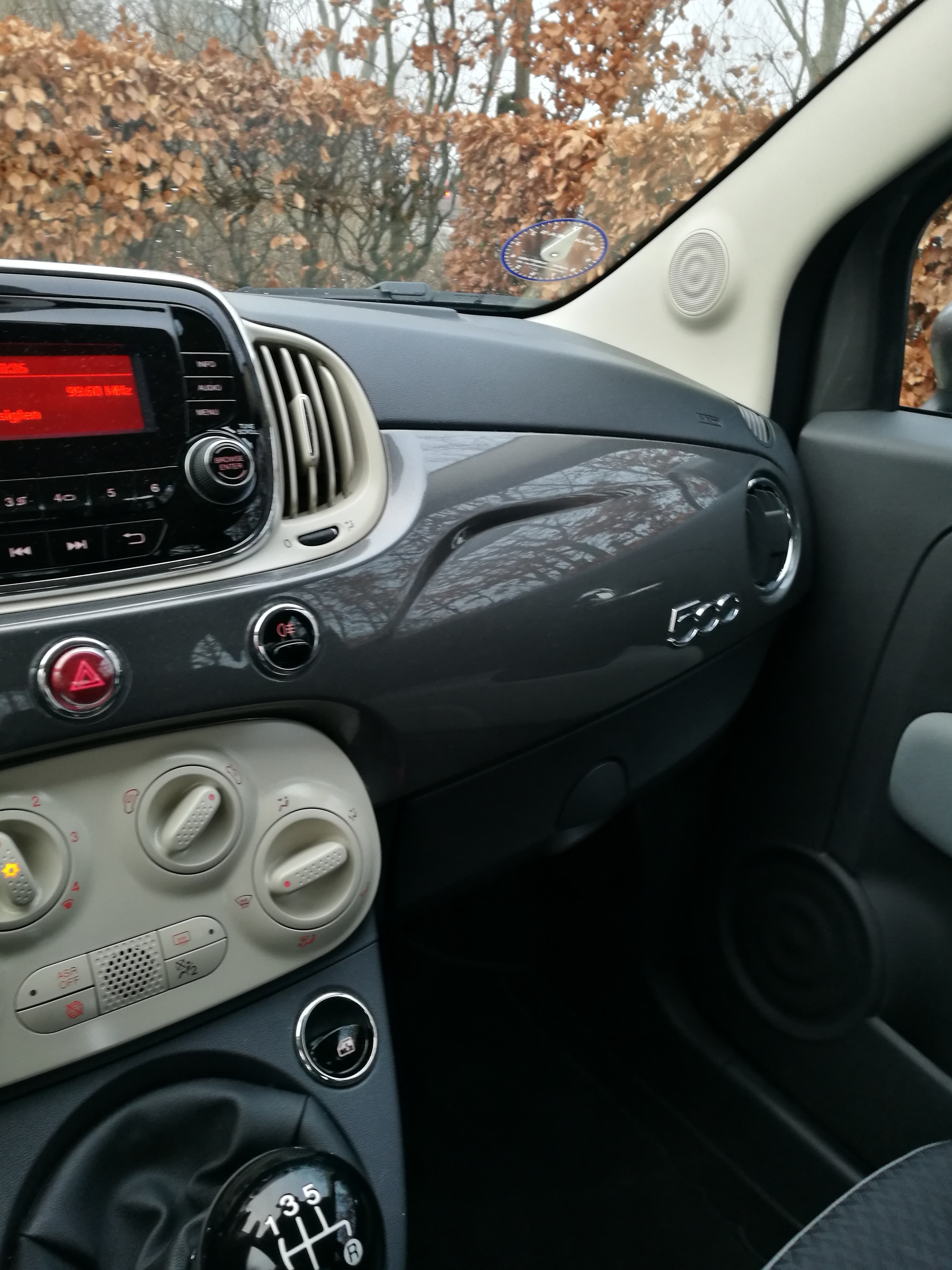 Grå Fiat 500 fra 2016