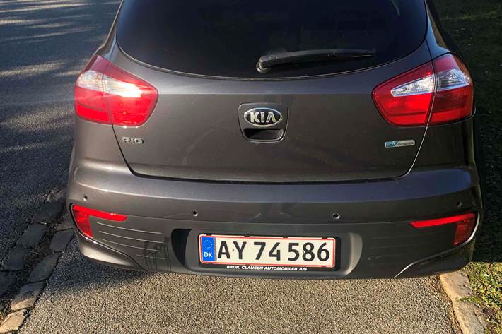Grå Kia Rio fra 2016