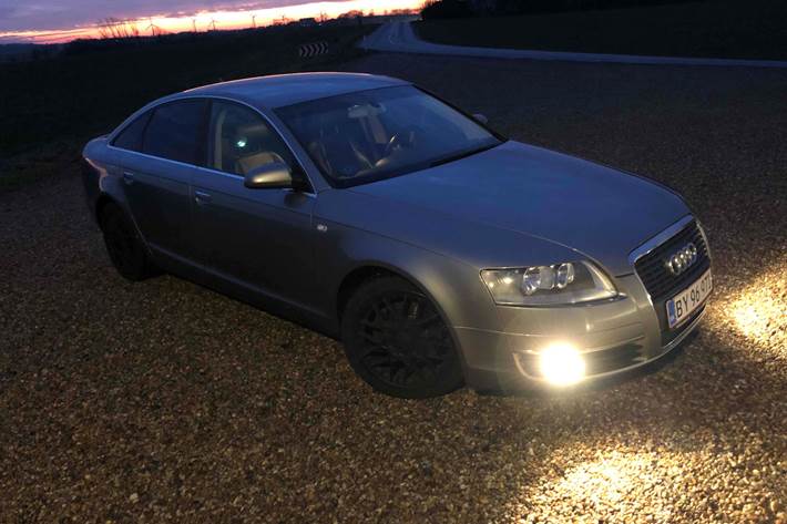 Grå Audi A6 fra 2005