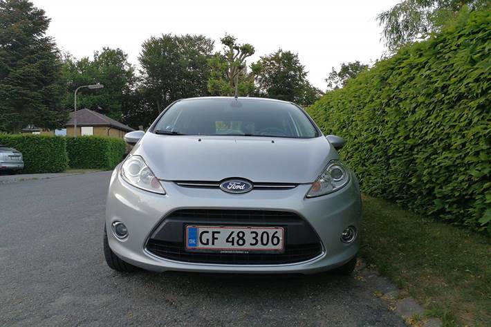 Grå Ford Fiesta fra 2011