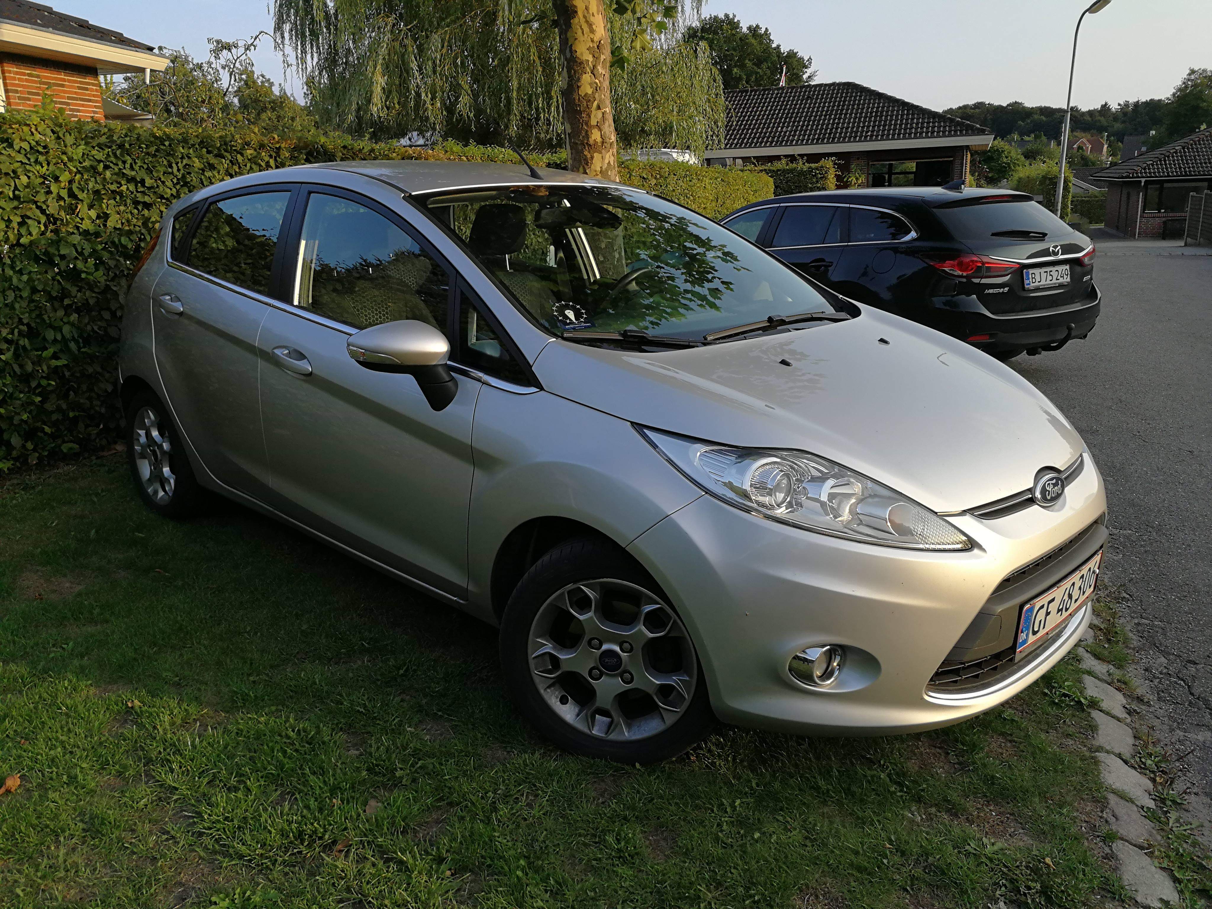 Grå Ford Fiesta fra 2011