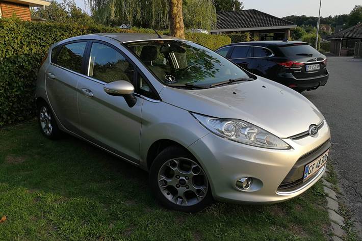 Grå Ford Fiesta fra 2011