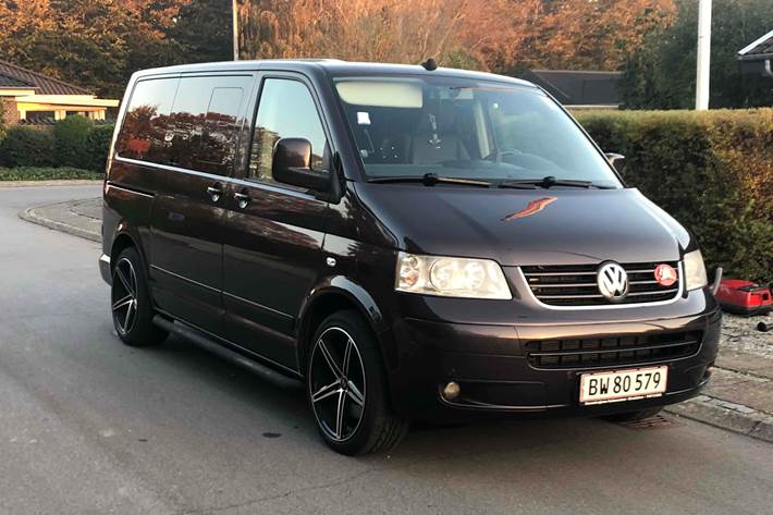 Brun VW Multivan fra 2007