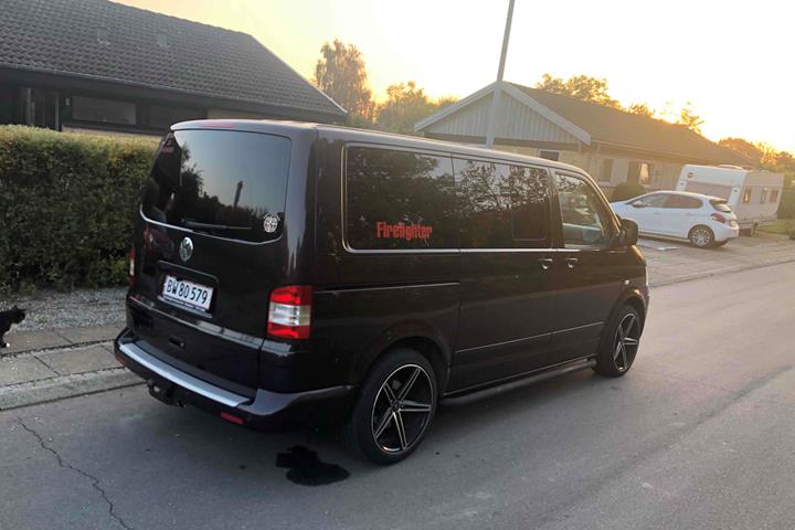 Brun VW Multivan fra 2007