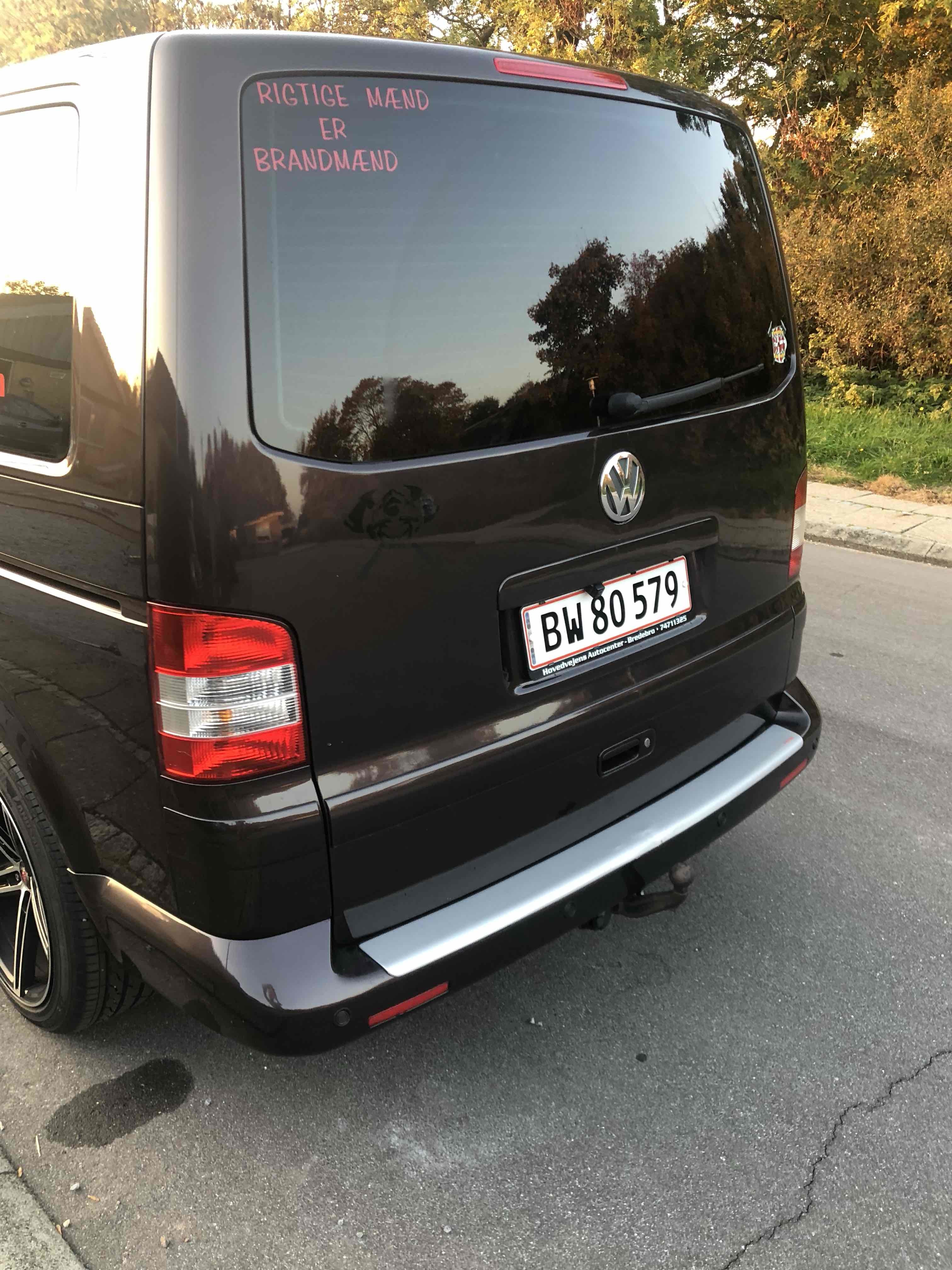 Brun VW Multivan fra 2007