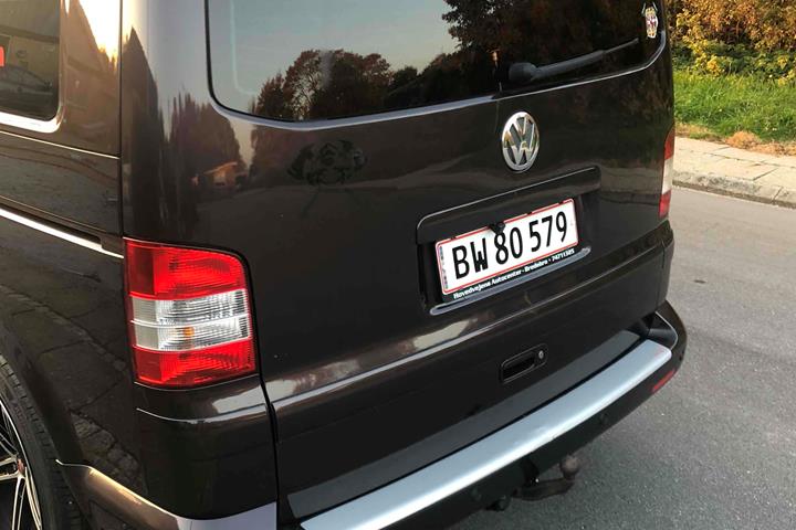 Brun VW Multivan fra 2007