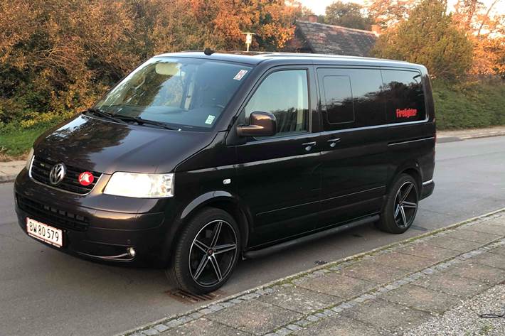 Brun VW Multivan fra 2007