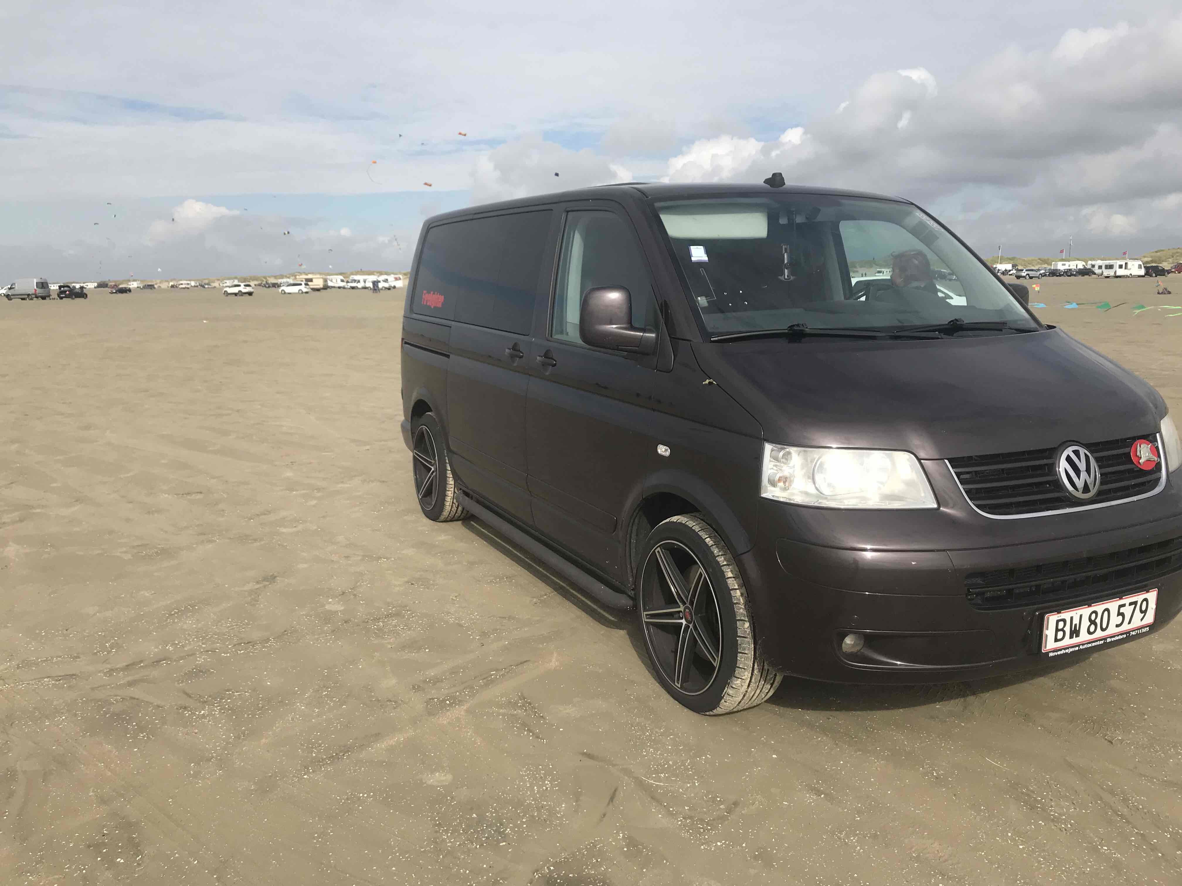 Brun VW Multivan fra 2007