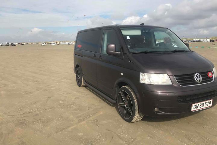 Brun VW Multivan fra 2007