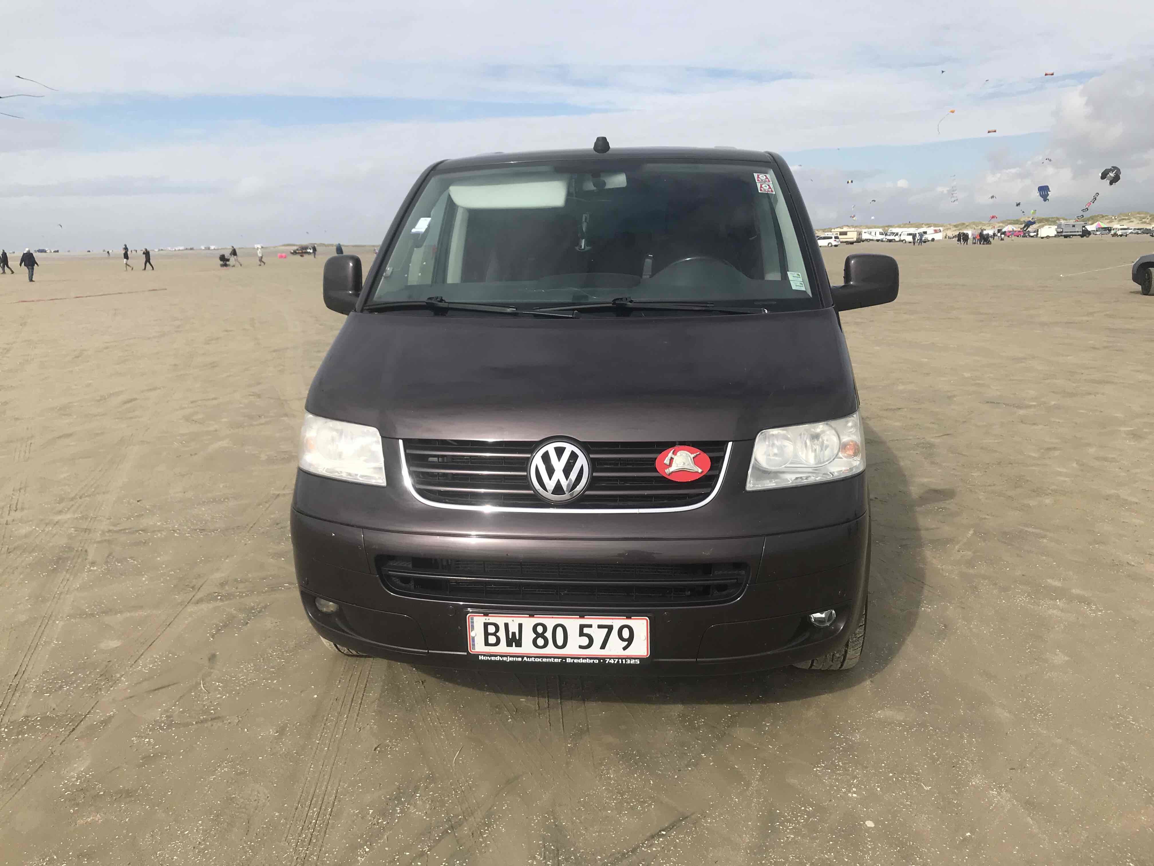 Brun VW Multivan fra 2007