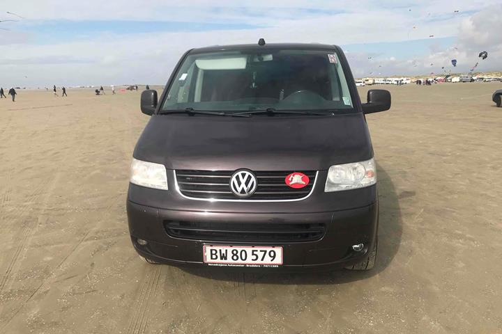 Brun VW Multivan fra 2007