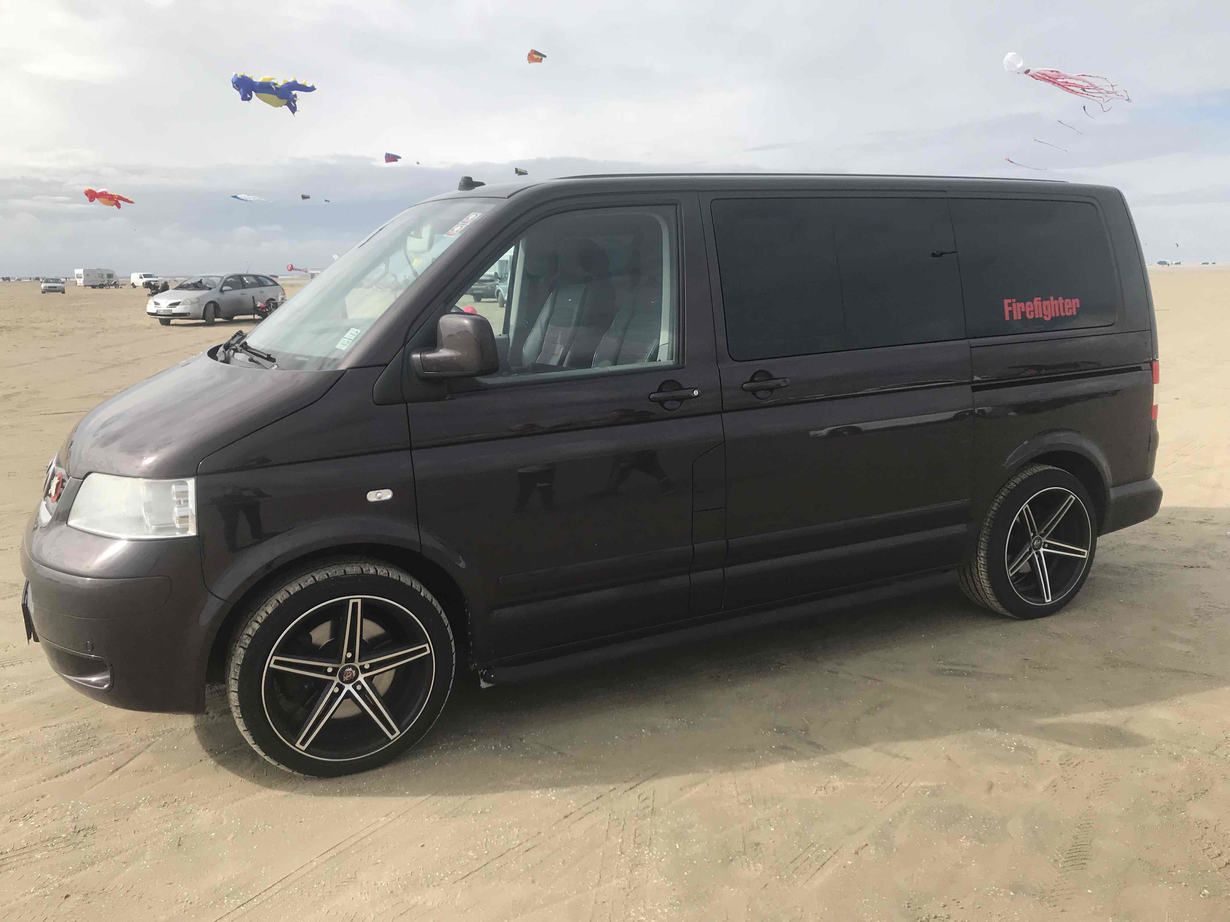 Brun VW Multivan fra 2007