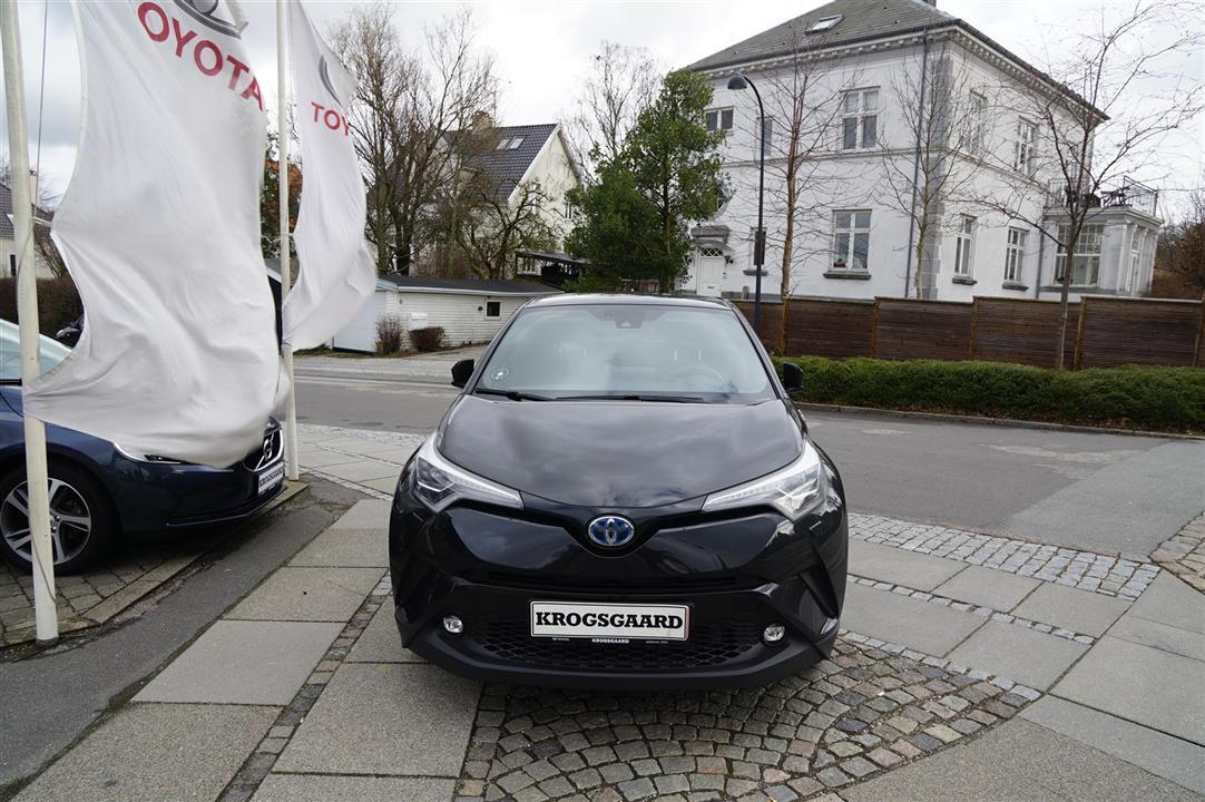 Sort Toyota C-HR fra 2018