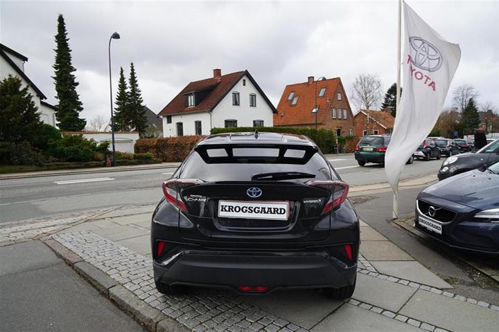 Sort Toyota C-HR fra 2018