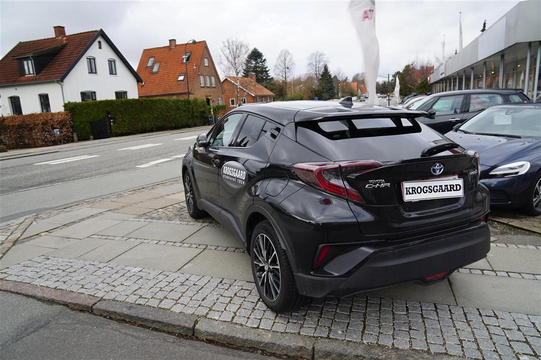 Sort Toyota C-HR fra 2018
