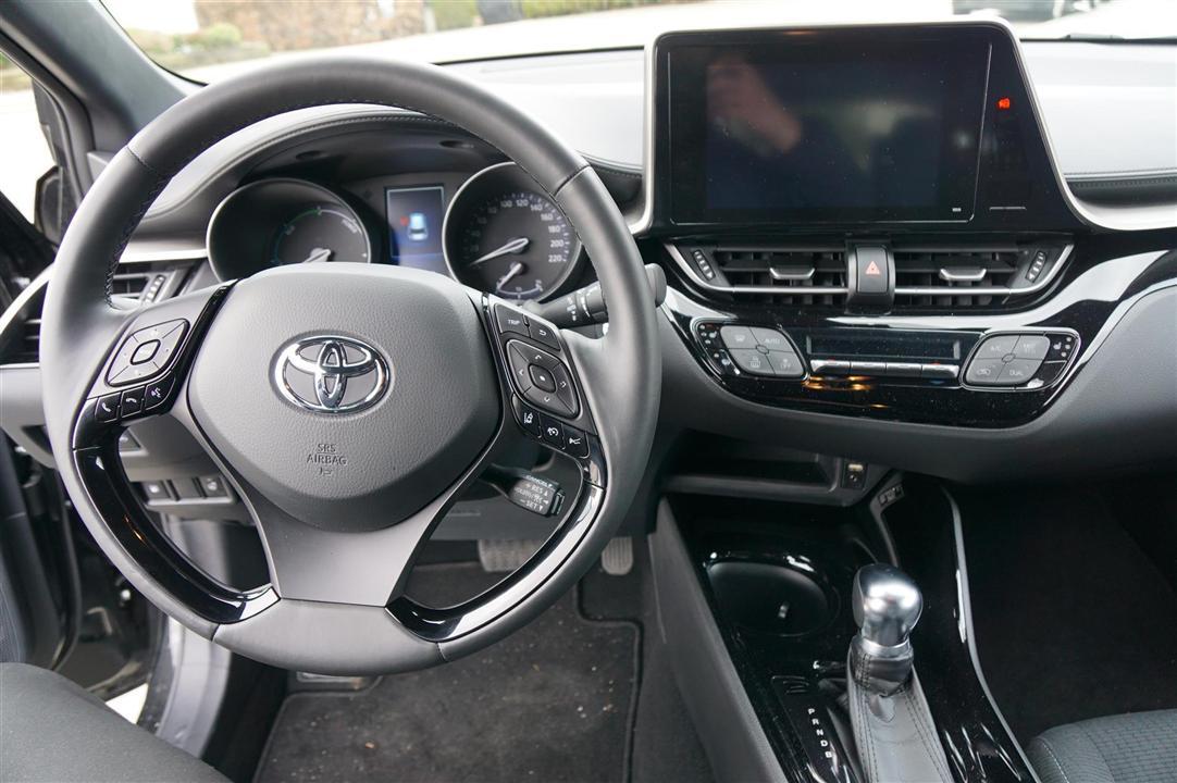 Sort Toyota C-HR fra 2018