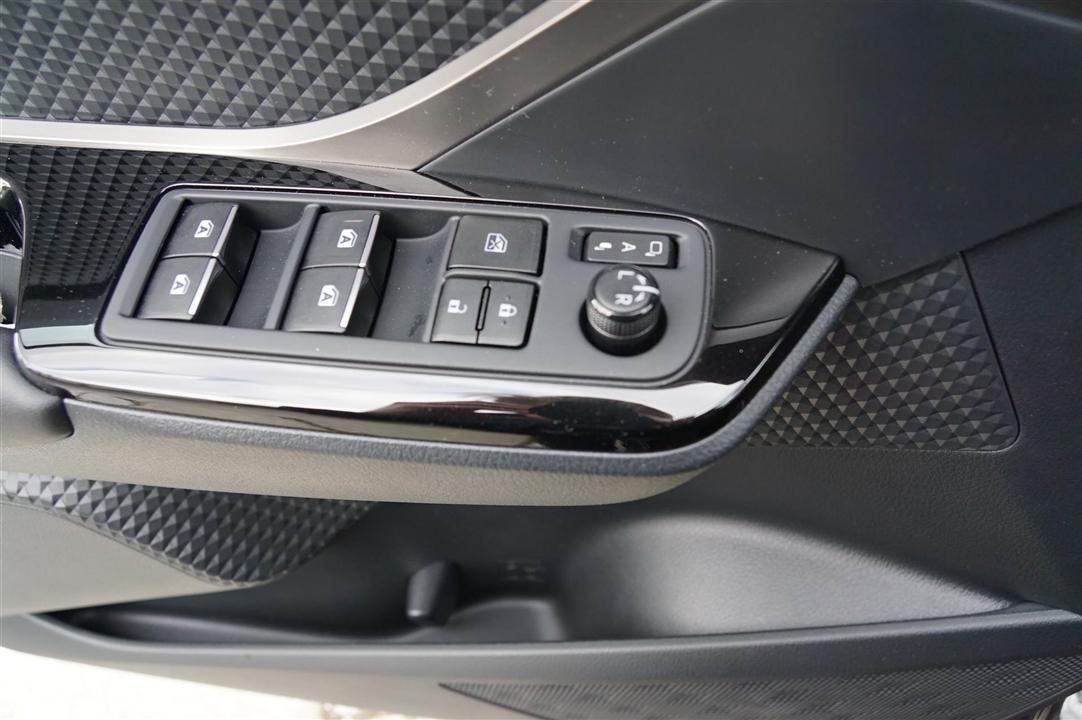 Sort Toyota C-HR fra 2018