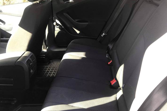 Sort VW Passat fra 2006