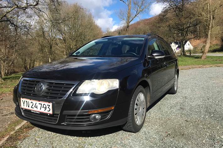 Sort VW Passat fra 2006