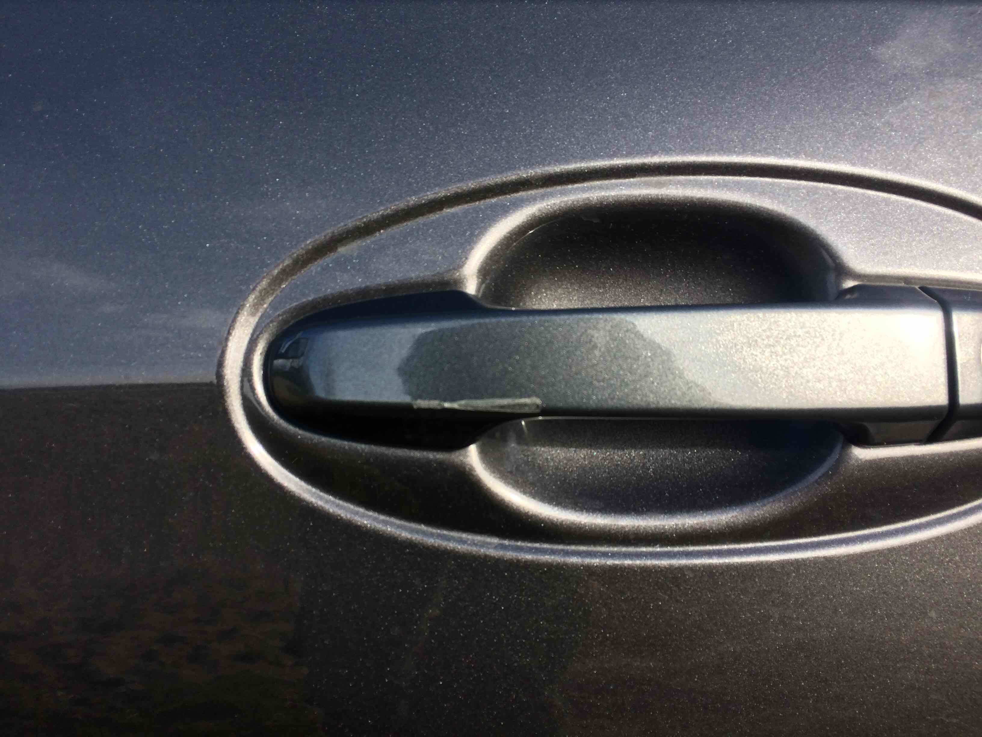 Grå Toyota Yaris fra 2014